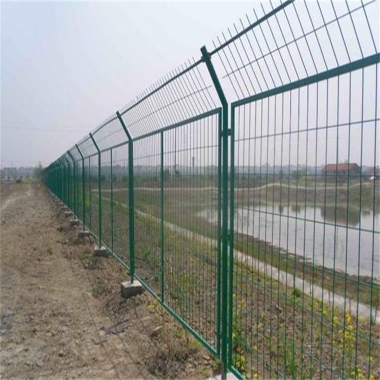 上海鱼塘防护铁丝网图片1