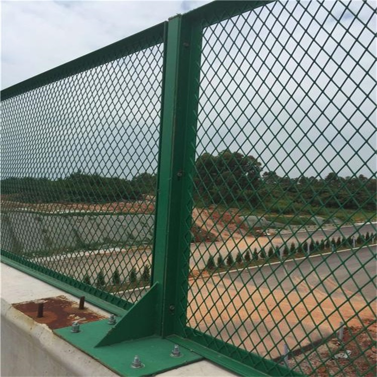 上海桥梁钢板网防护栅栏图片4