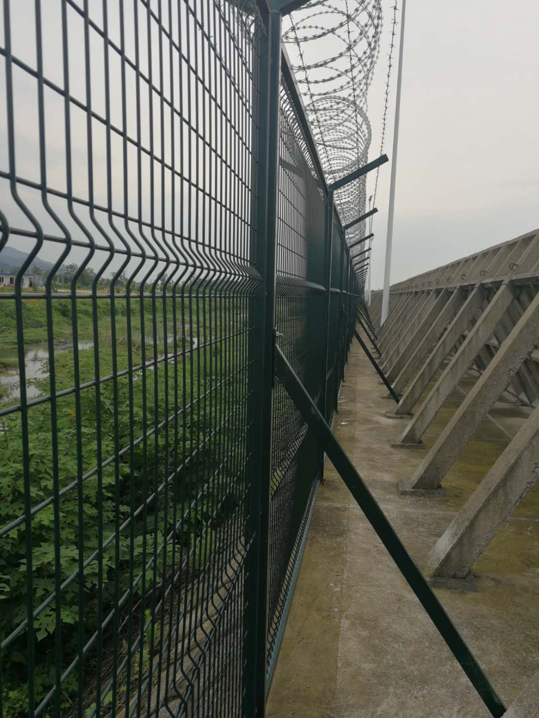上海机场编织防护隔离围界图片1