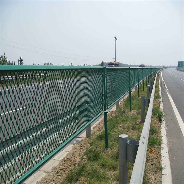 高速公路隔离栅图片3