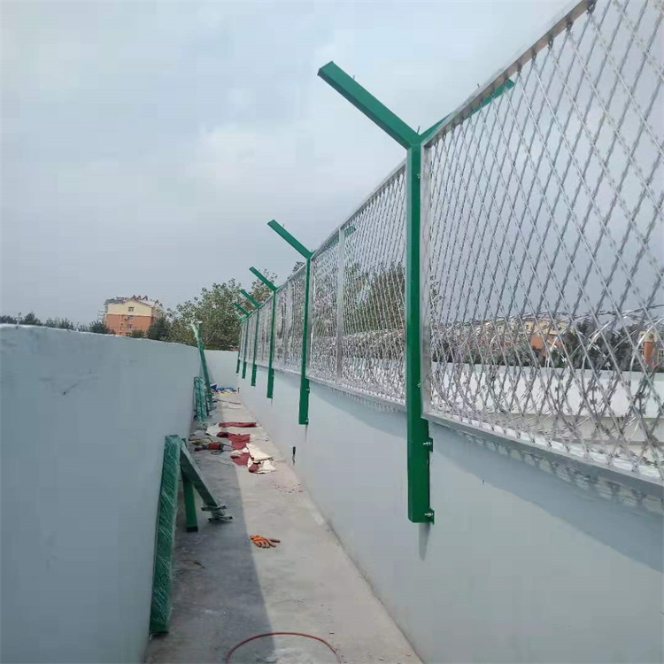 上海刀片刺绳围栏网图片1