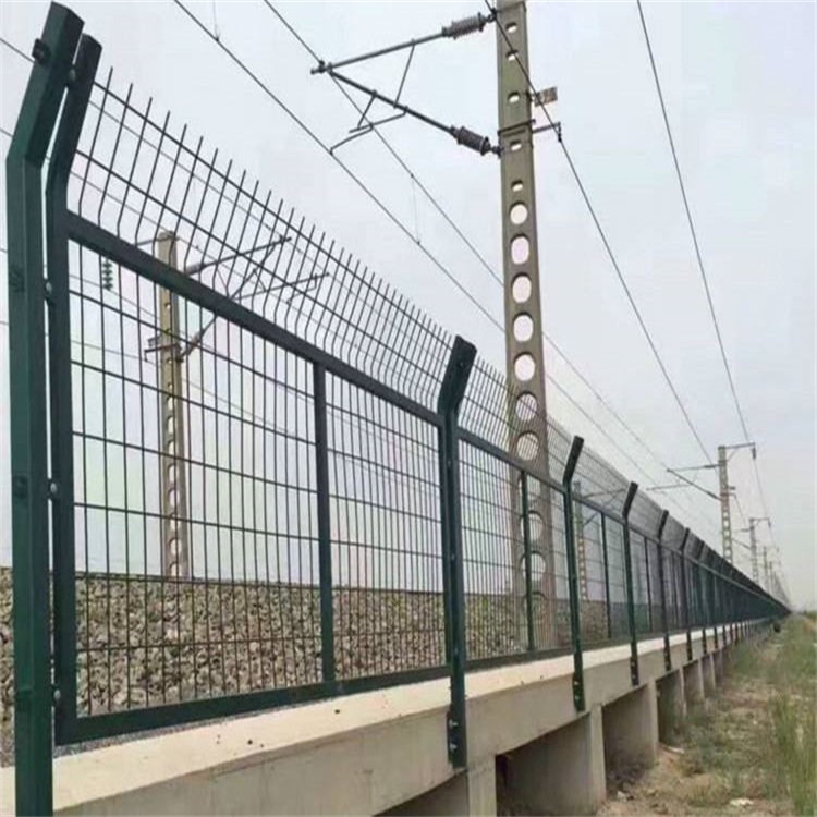 上海铁路菱形孔防护网图片1