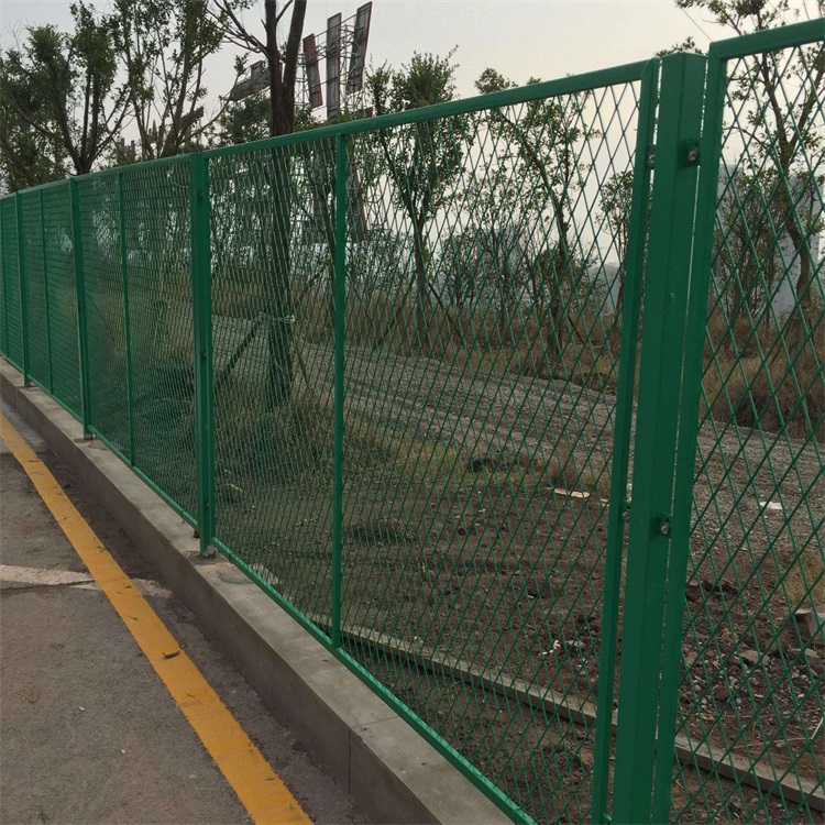上海斜方孔围栏图片3