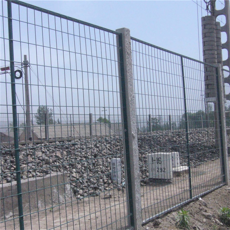 上海铁路线路扁铁防护栅栏图片3