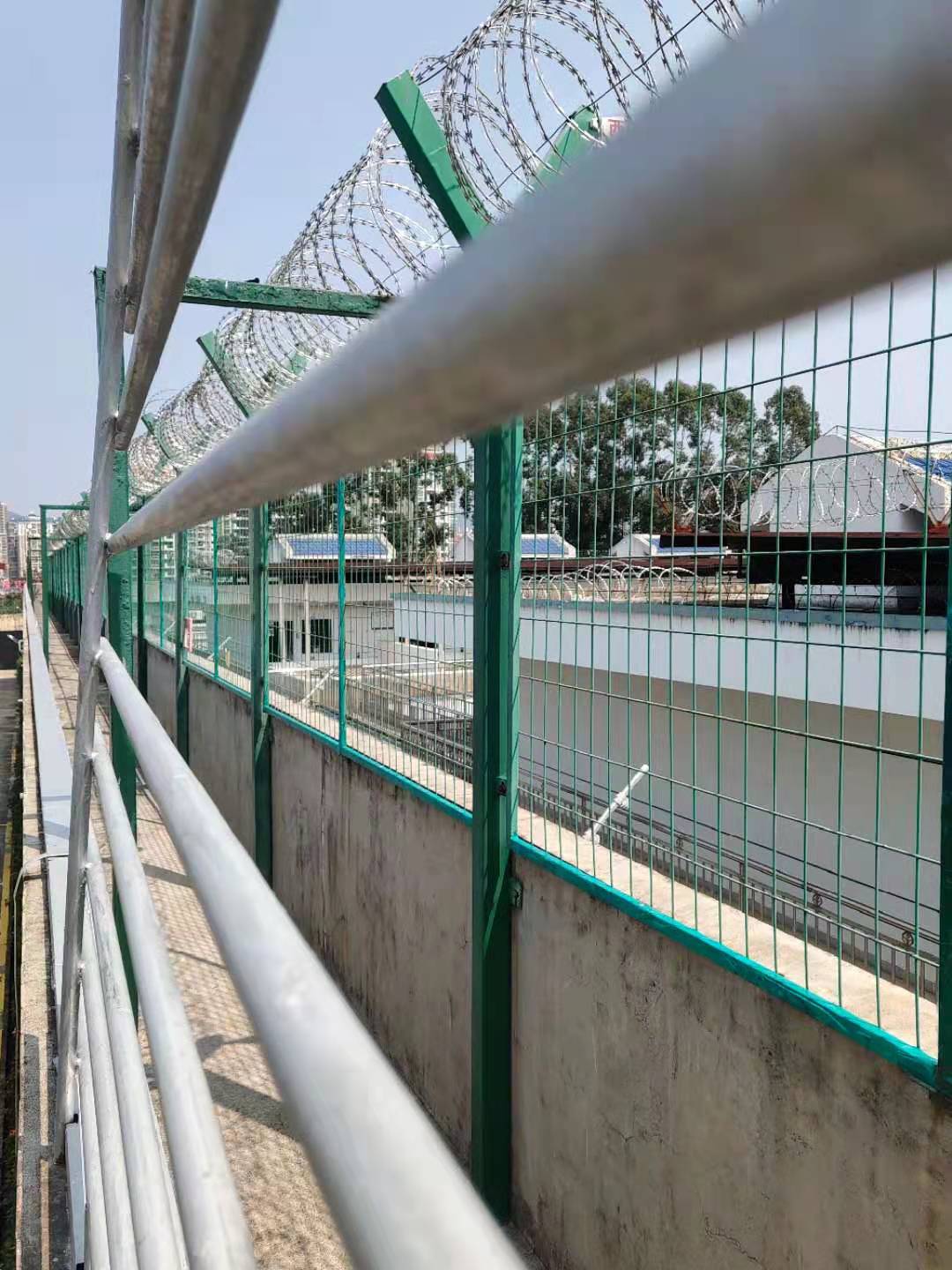 上海监狱防爬钢网墙图片2