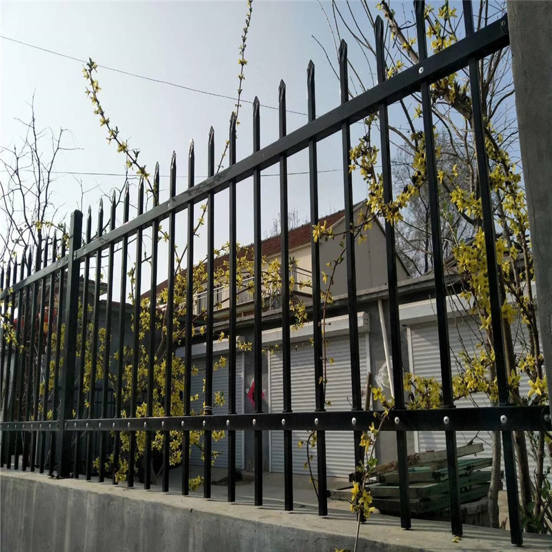 上海单向弯锌钢护栏图片3
