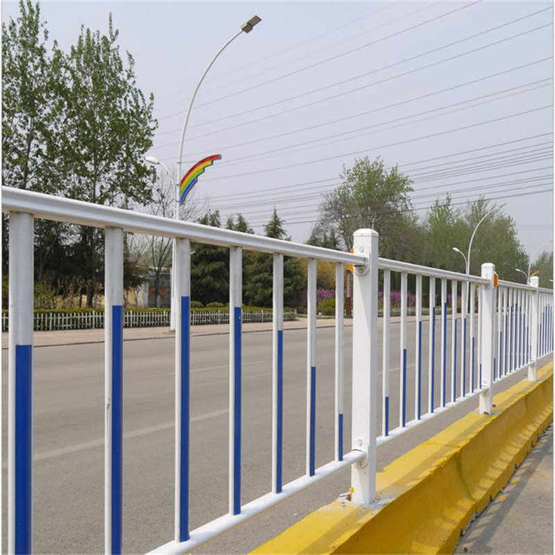 上海城市道路两侧护栏