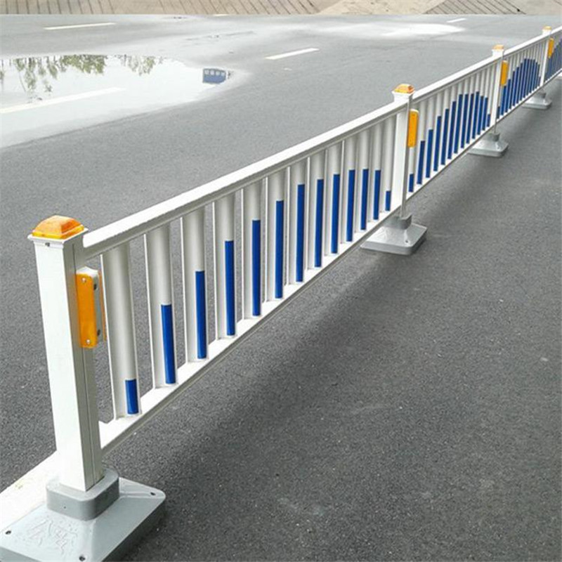 上海道路分隔带护栏图片1