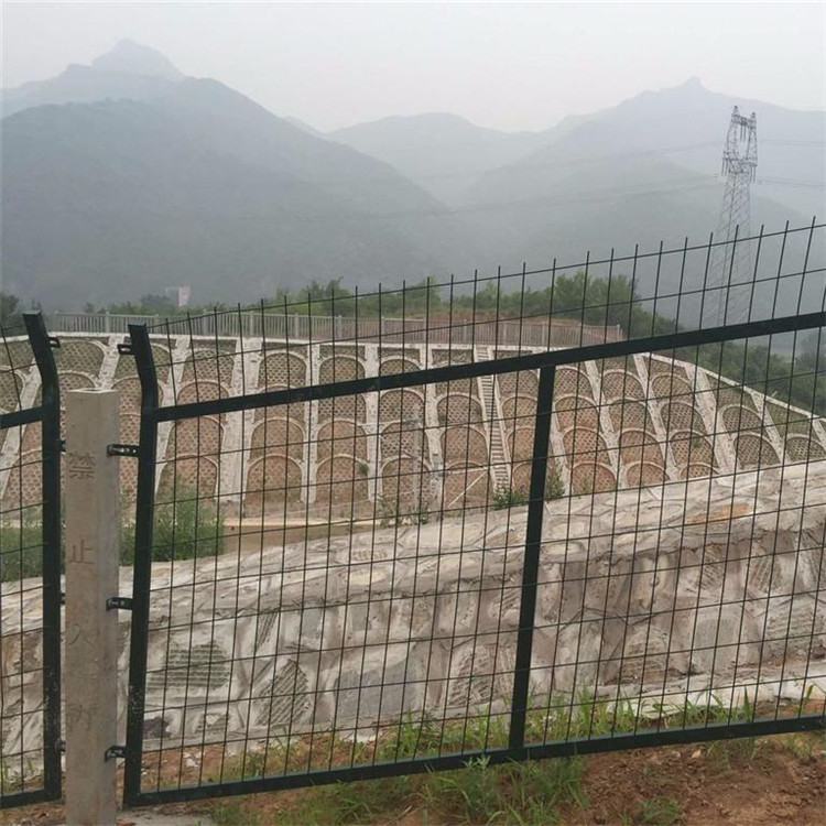 上海防护栅栏金属网片图片2
