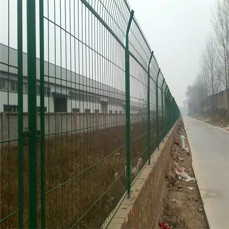 上海道路两侧金属护栏网图片2