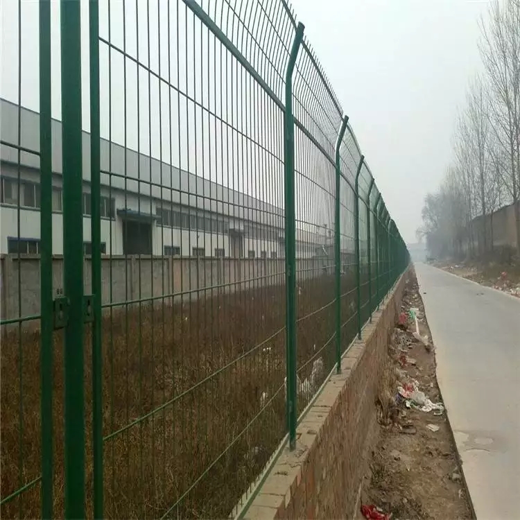 道路两侧金属护栏网图片2