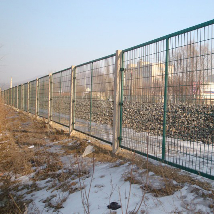 上海道路两侧金属护栏网图片3