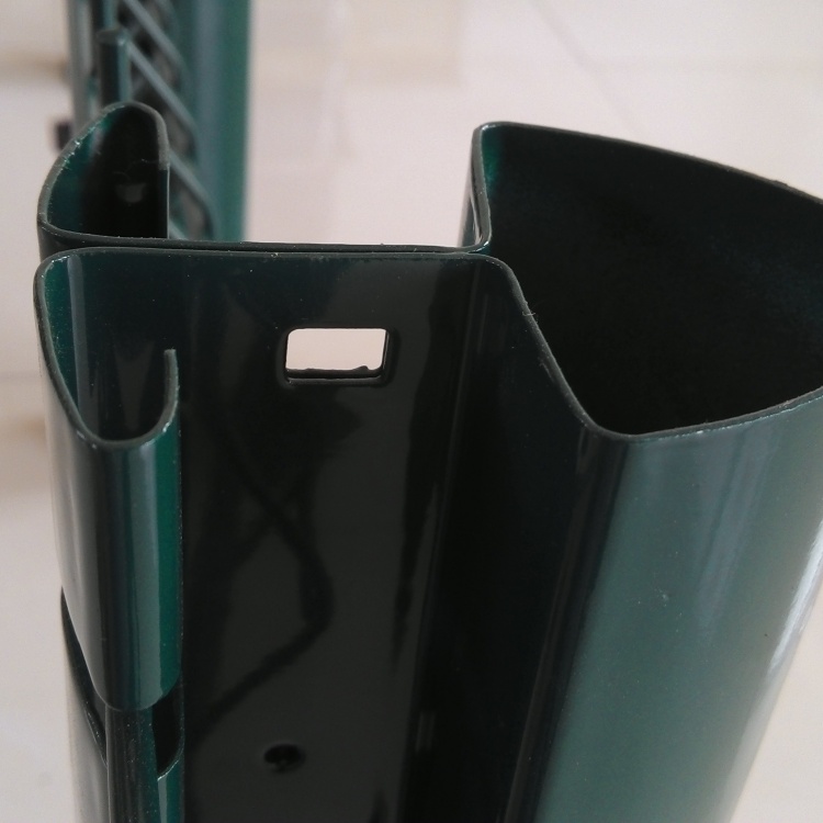 桃型柱三角折弯护栏网图片2