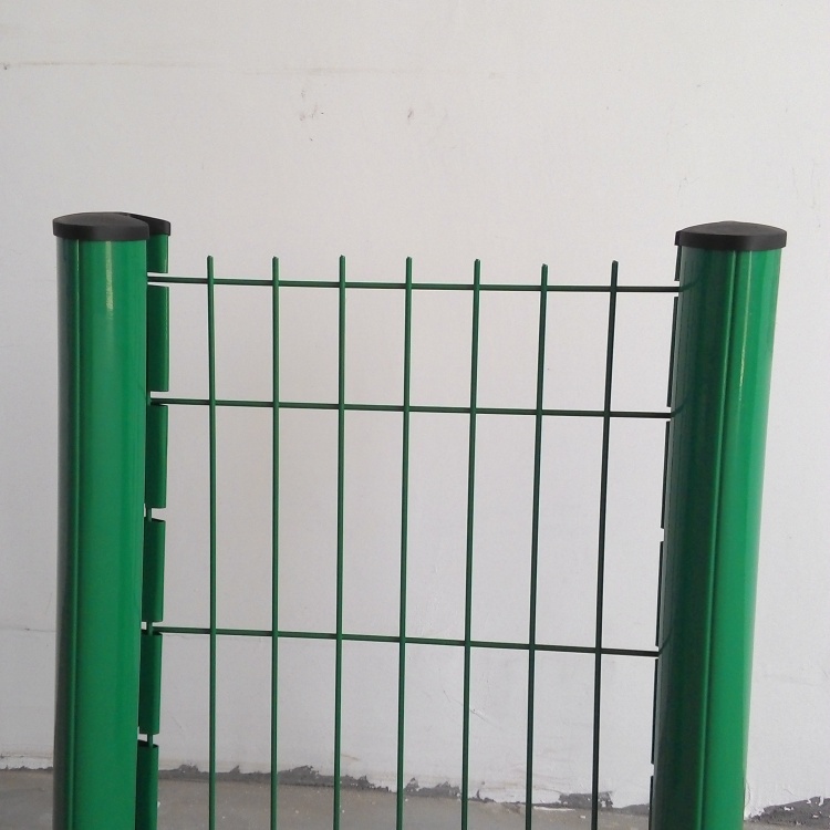 桃型柱三角折弯护栏网图片4