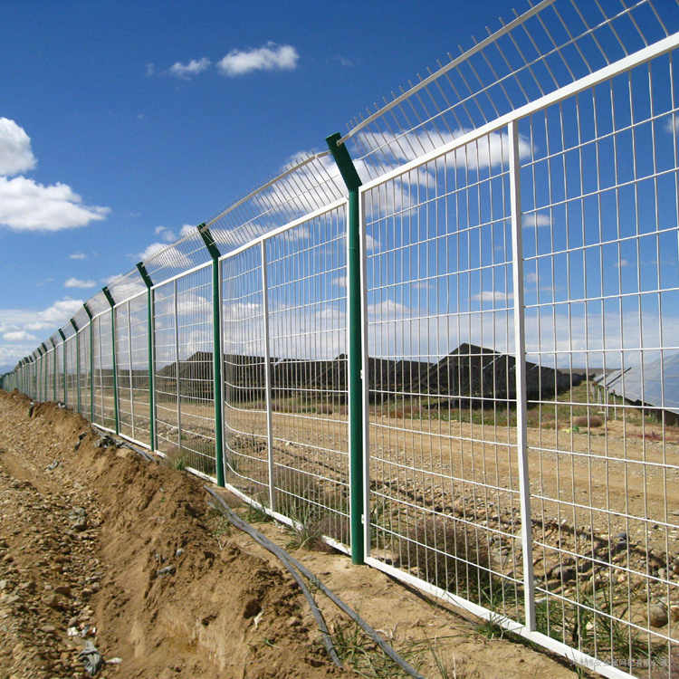 光伏电站隔离围栏网图片2